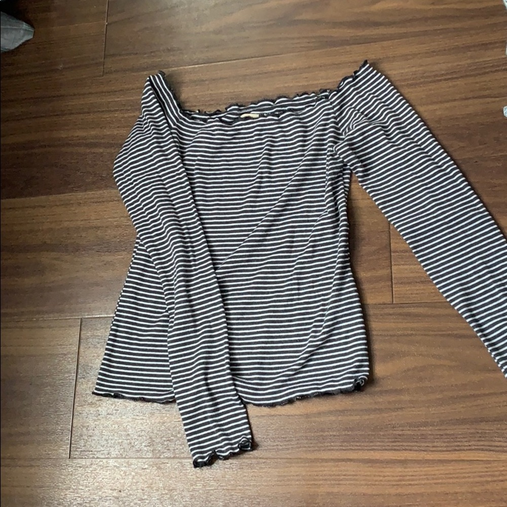 Hollister top. Size L.